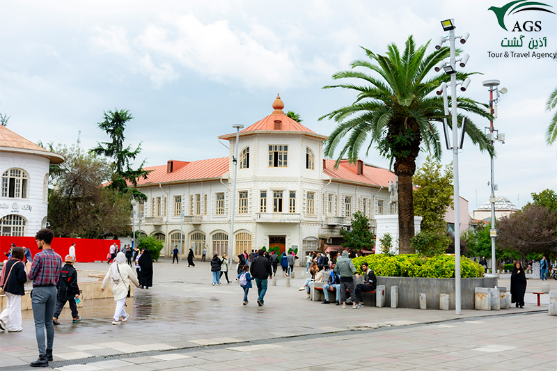 میدان شهرداری رشت در فصل پاییز